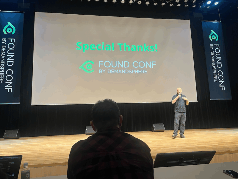 最後の挨拶をするDemandMarketsのレイさん